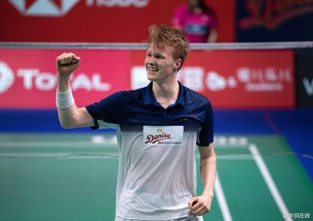 团中场的重 团中场的重