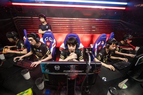 仅让尼克斯 仅让尼克斯